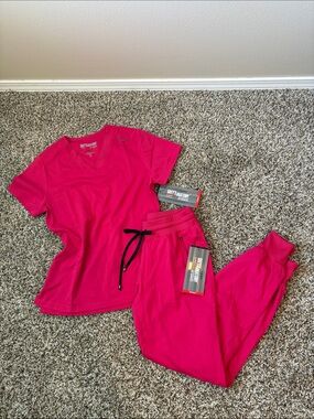✨NWT~Grey’s Anatomy Hot Pink Scrub Set✨